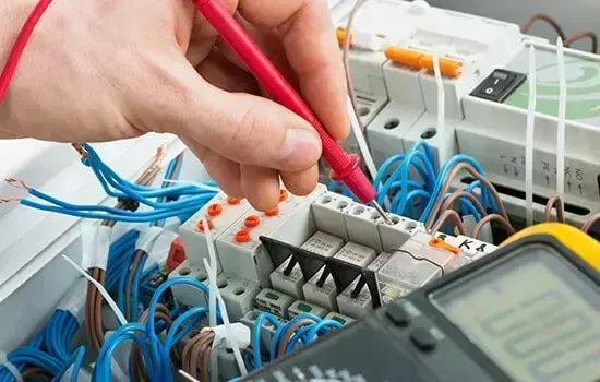 Professional electrician in Kensington